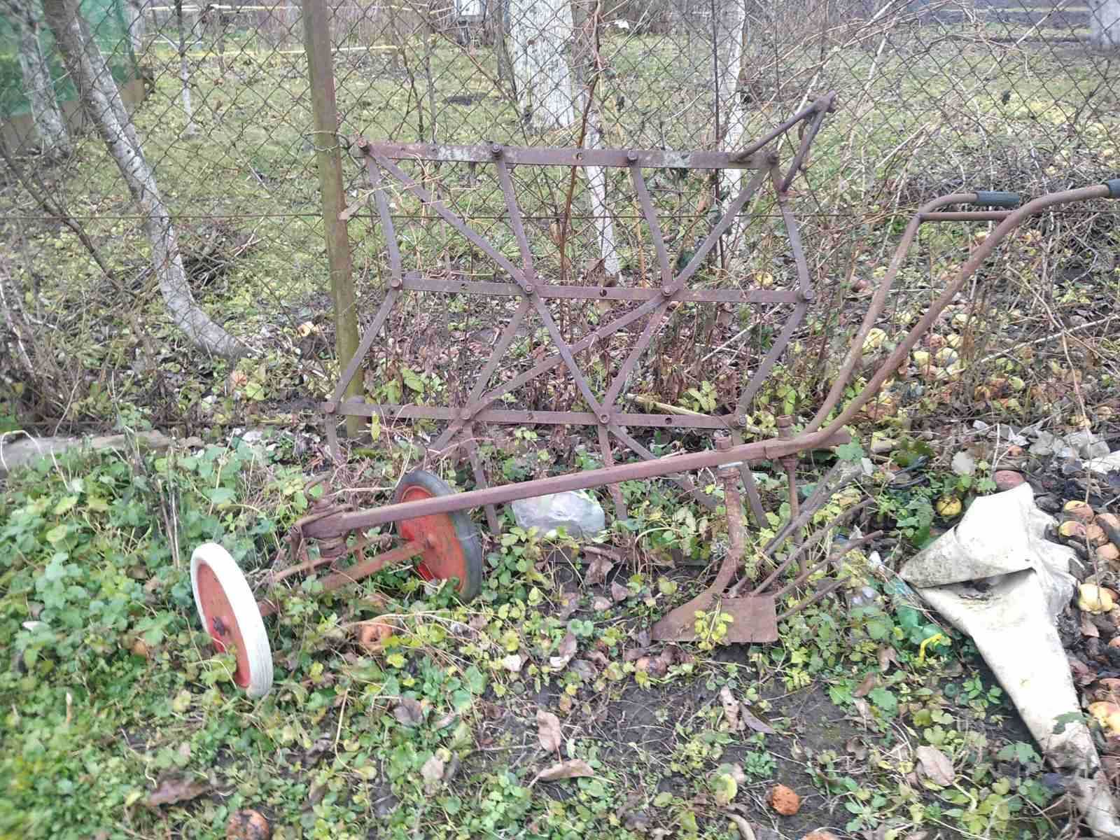 Продаю плужок для виорання картоплі,та радло.