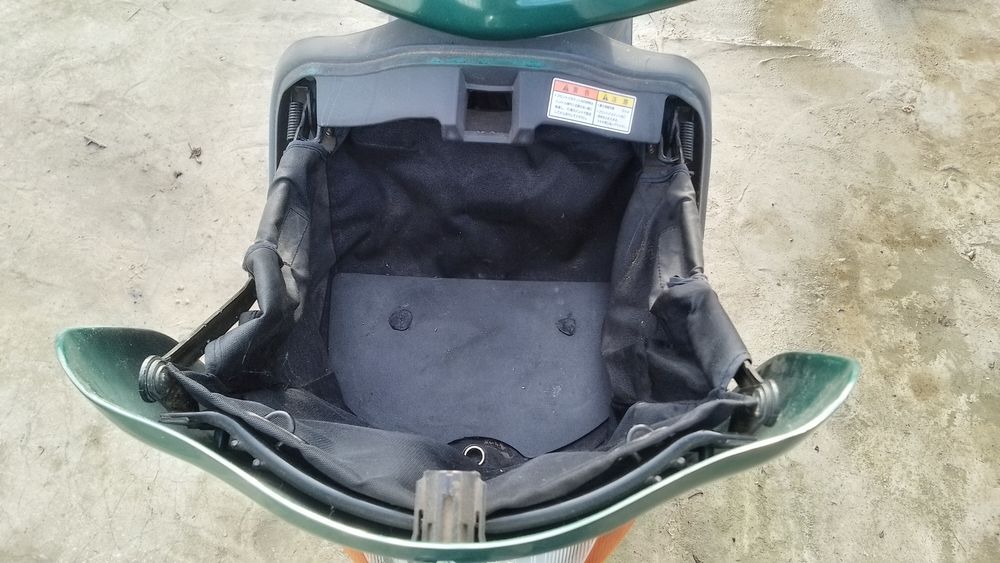 Продам скутер сузуки летс в отличном состояние полностью рабочий