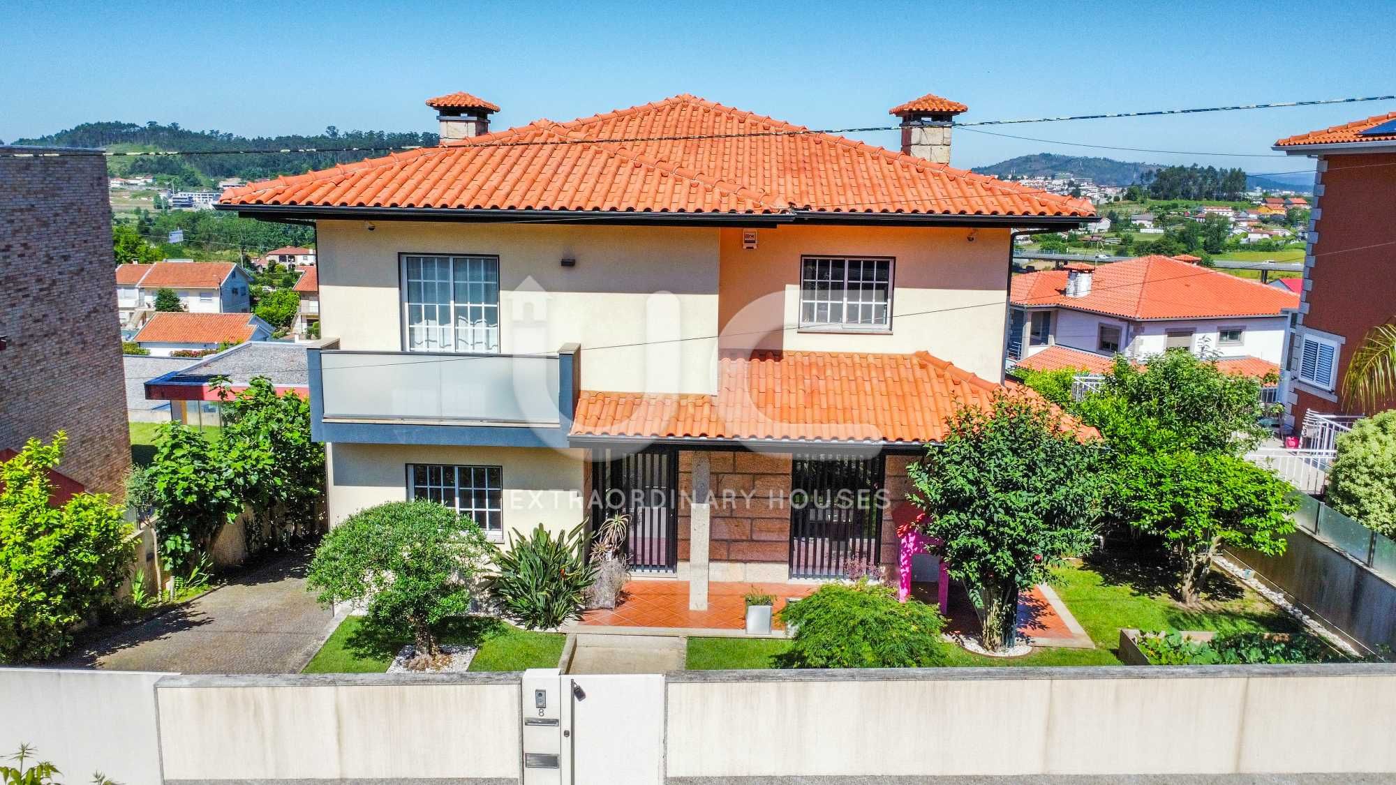 Formidável Moradia T5 com Piscina, Sauna e Vistas – Lomar, Braga