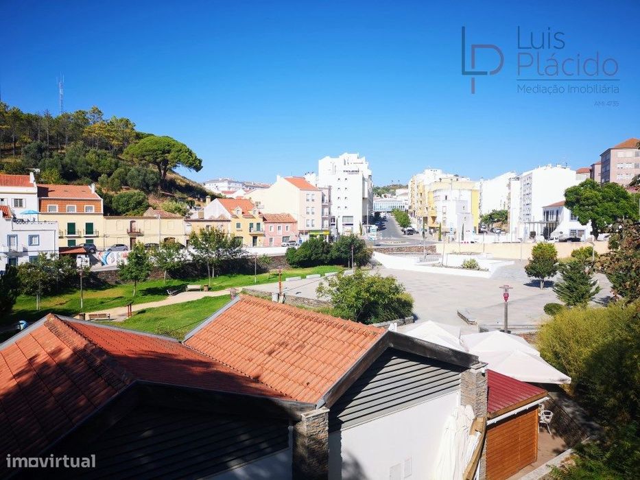 APARTAMENTO DUPLEX - T3 - C/ Quintal e Estacionamento