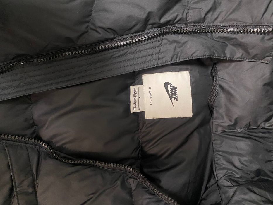 Продам куртку новую Nike оригинал