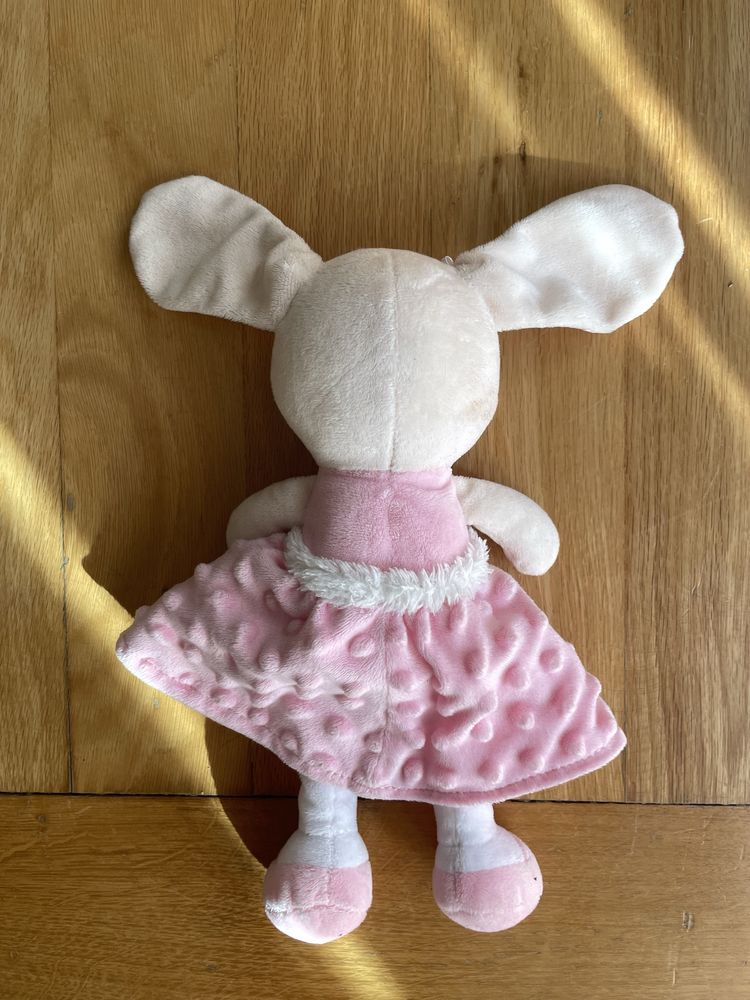 Coelhinha de peluche