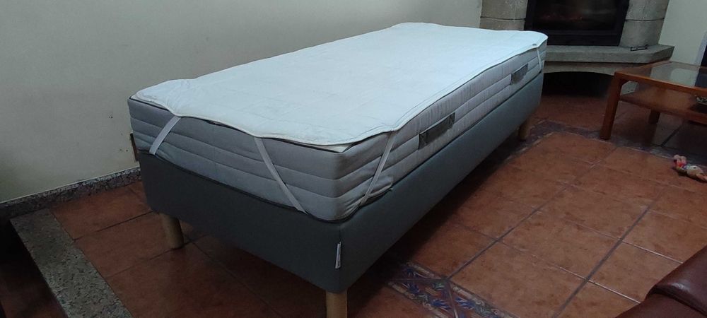 Sommier IKEA como NOVO com colchão e sobre colchão