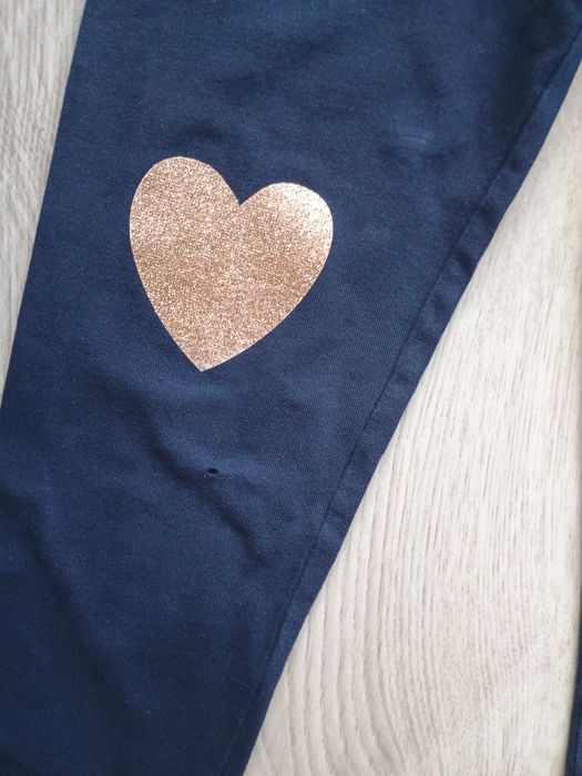 3 pary legginsów H&M rozmiar 116 – wady