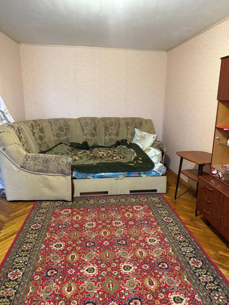 Продаж 1 км.кв., +гараж у дворі дому, без посередників