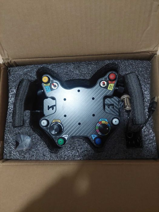 Hub para volante simracing Logitech, Thrustmaster