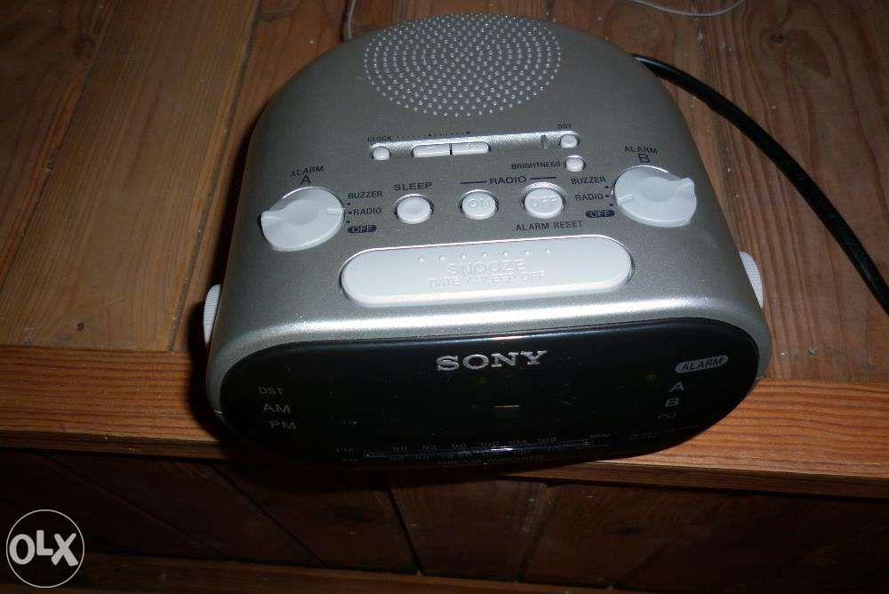 Budzik Radio SONY, Srebrny