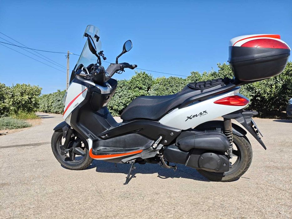 Yamaha X-Max 250