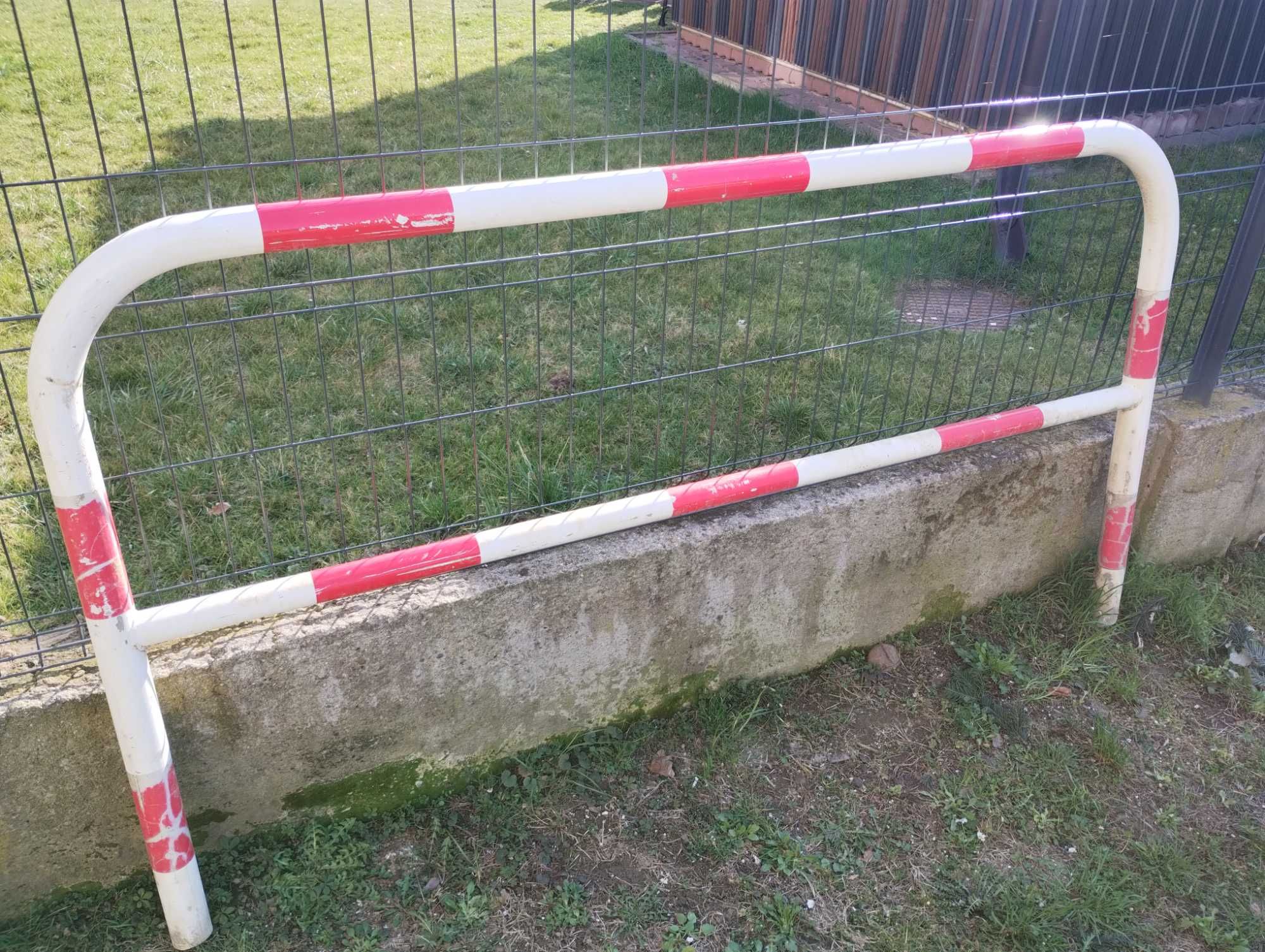 Barierka chodnikowa z poprzeczką u12a