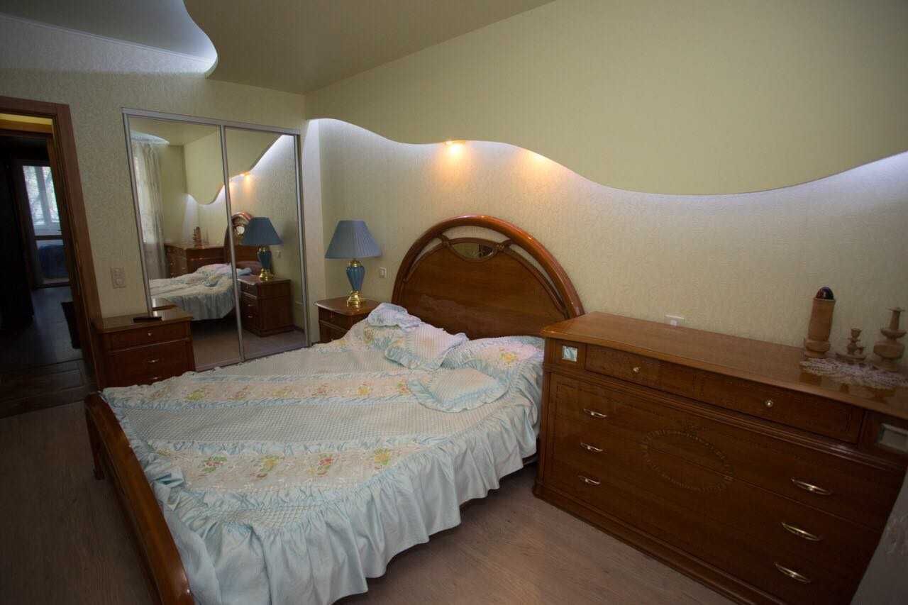 Продам 3 комнатную квартиру возле метро