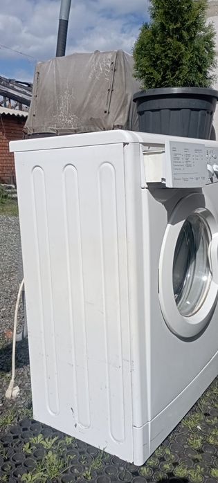 Продається пральна машина Індезіт на запчастини