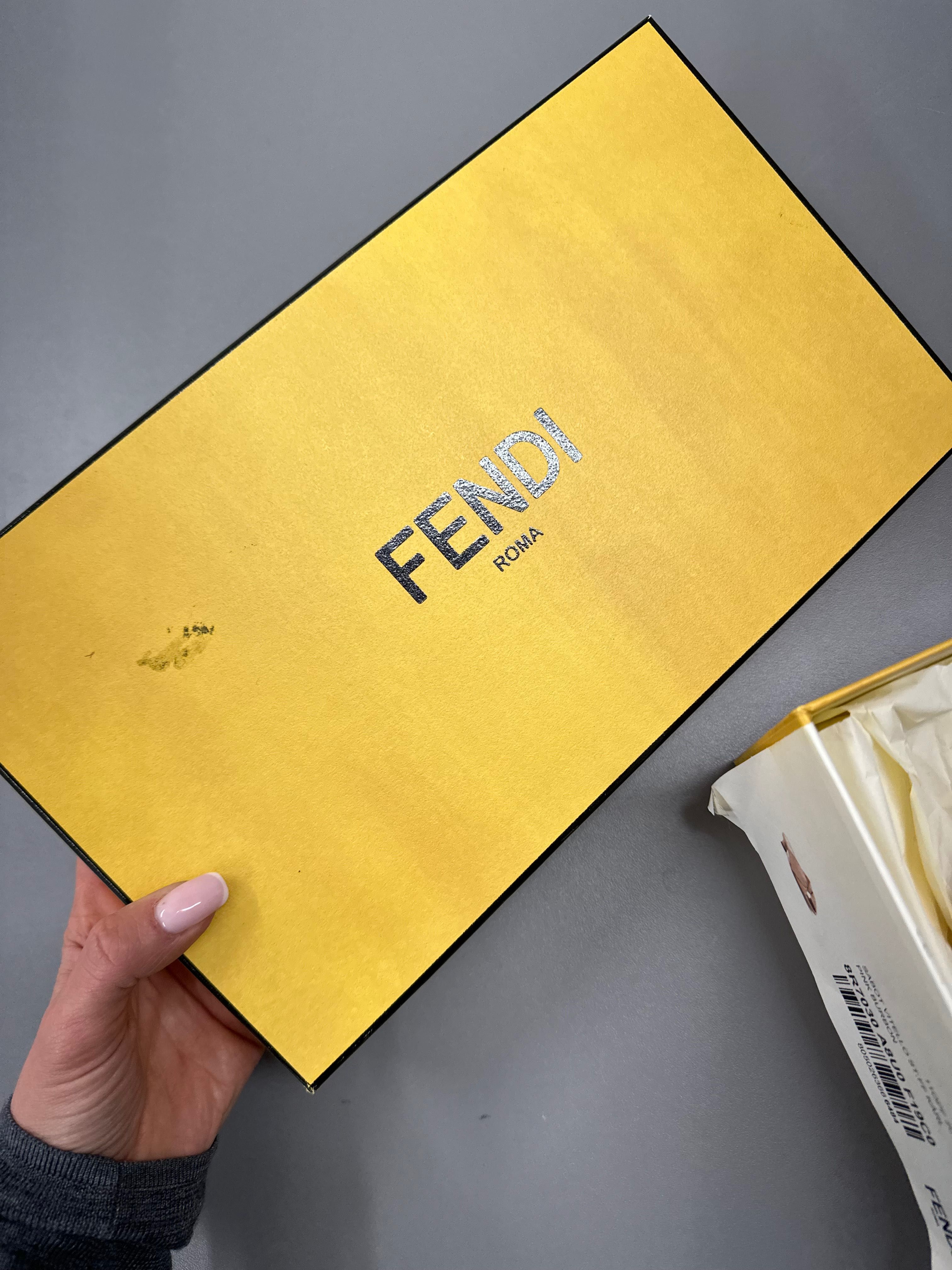 Klapki obsady Fendi oryginalne Sylwester