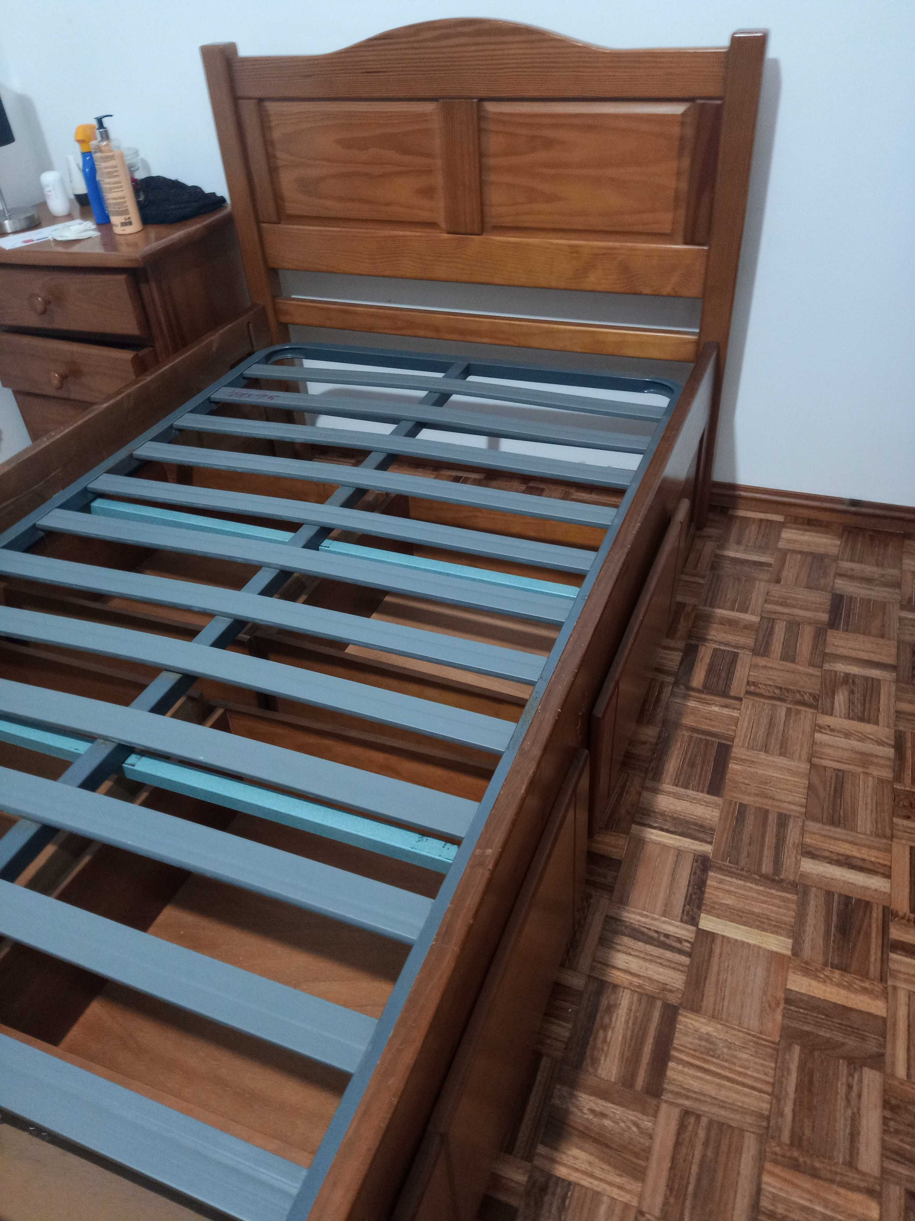 Cama solteiro em pinho mel