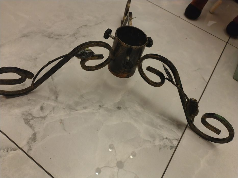 Metalowy solidy stojak pod choinkę