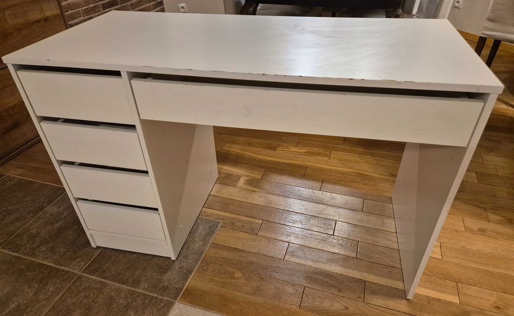 Biurko z szufladami