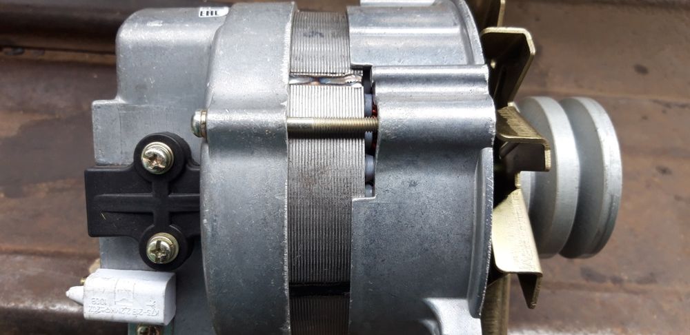 Генератор на 402 двигатель ПЕКАР новый