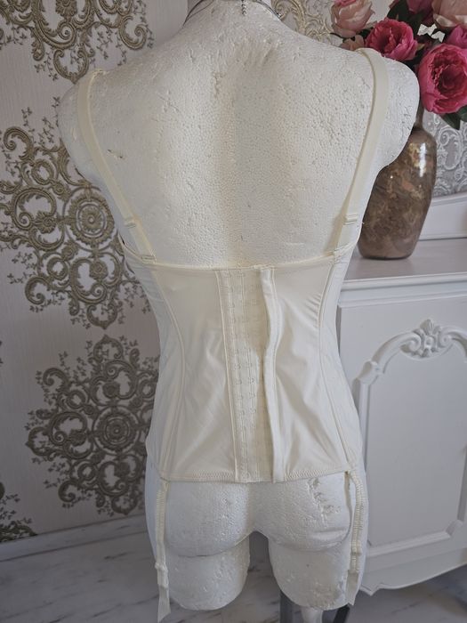 Gorset do pończoch w kolorze kości słoniowej rozm 75F Marie Lingerie