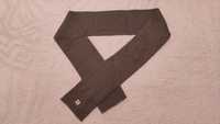 Новый фирменый теплый очень стильный шарф оливкового цвета 130см длина