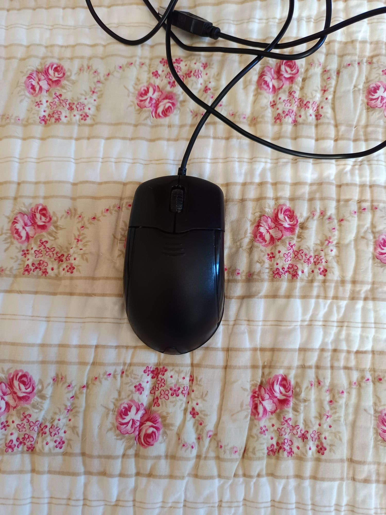 Rato com cabo USB