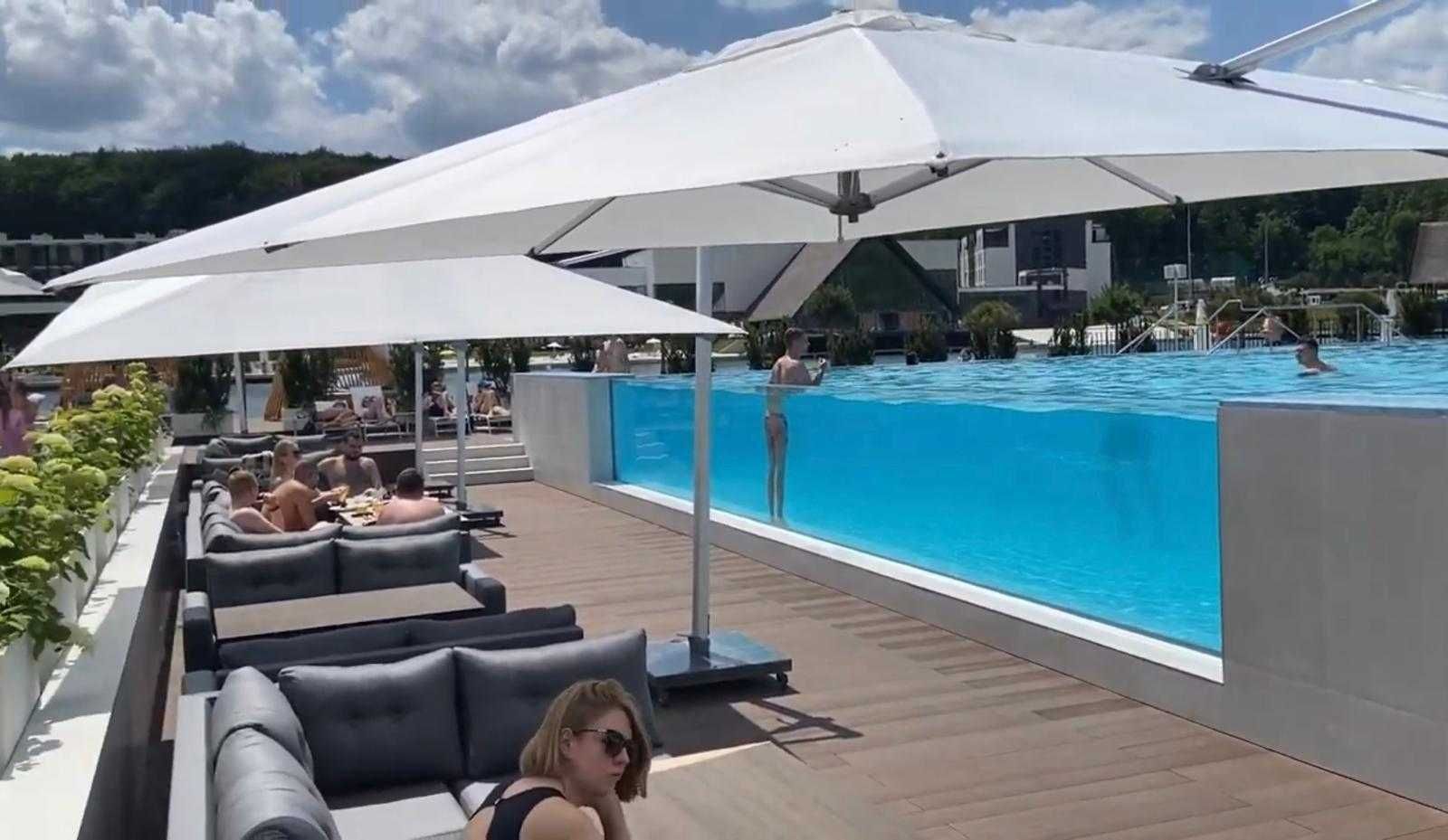 Okno basenowe, okno podwodne, szyba do basenu, szklany basen
