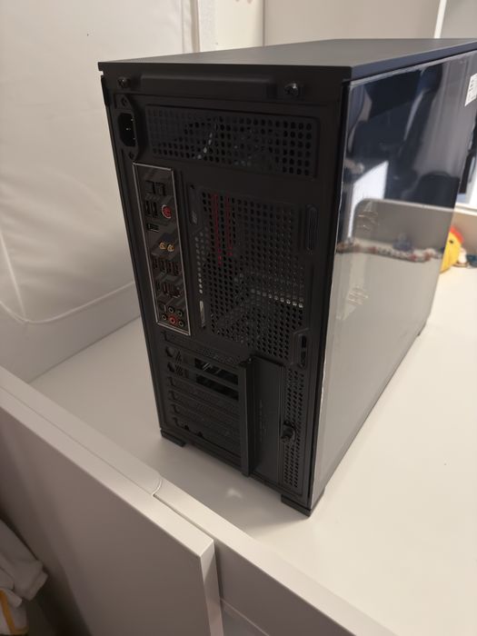 Caixa Jonsbo D41 + MSI MAG A650BN