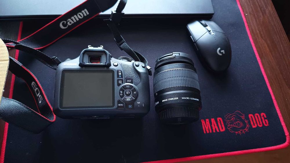 Aparat canon eos 2000D