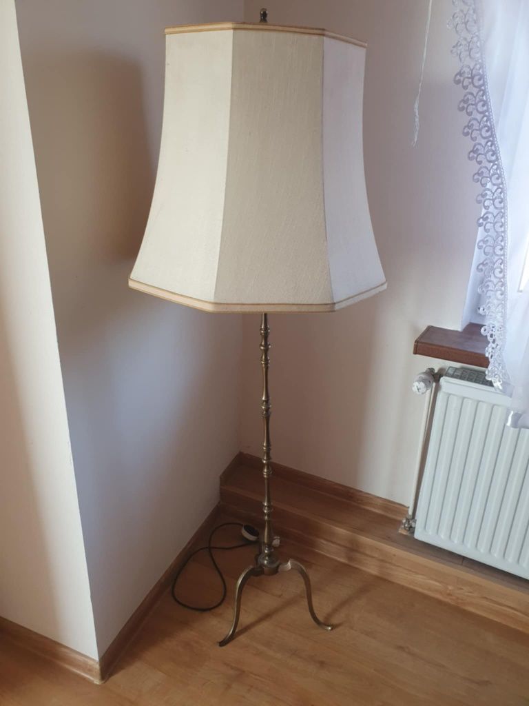 Krzesła dębowe szt 5 oraz lampa stojąca
