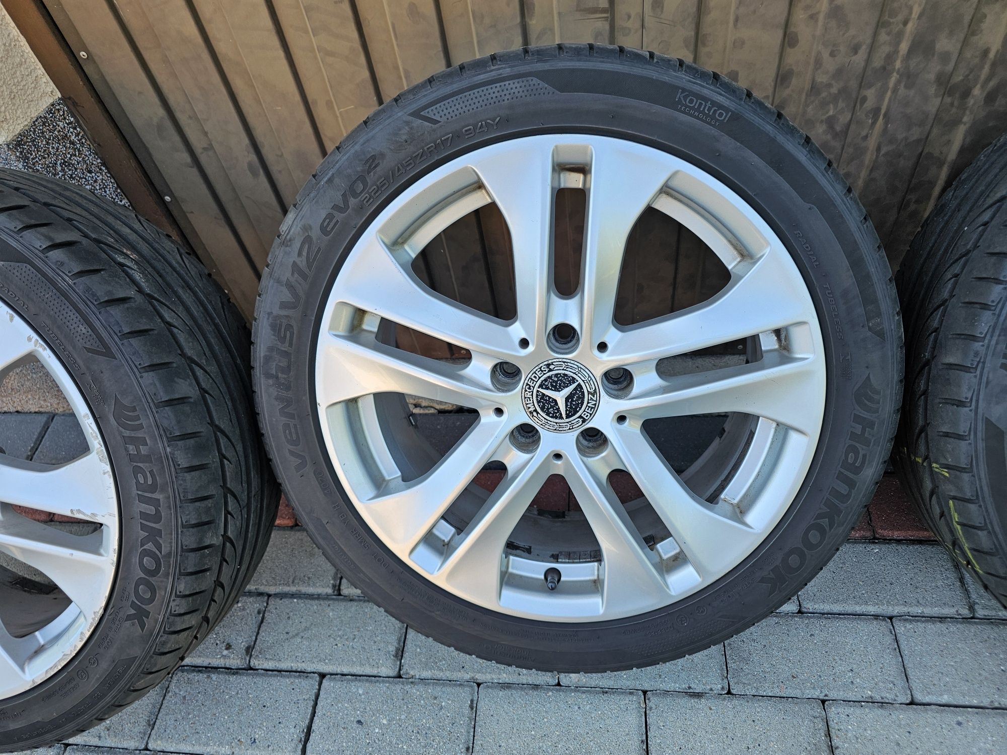 Oryginalne Alufelgi Mercedes Benz 5x112 z oponami letnimi