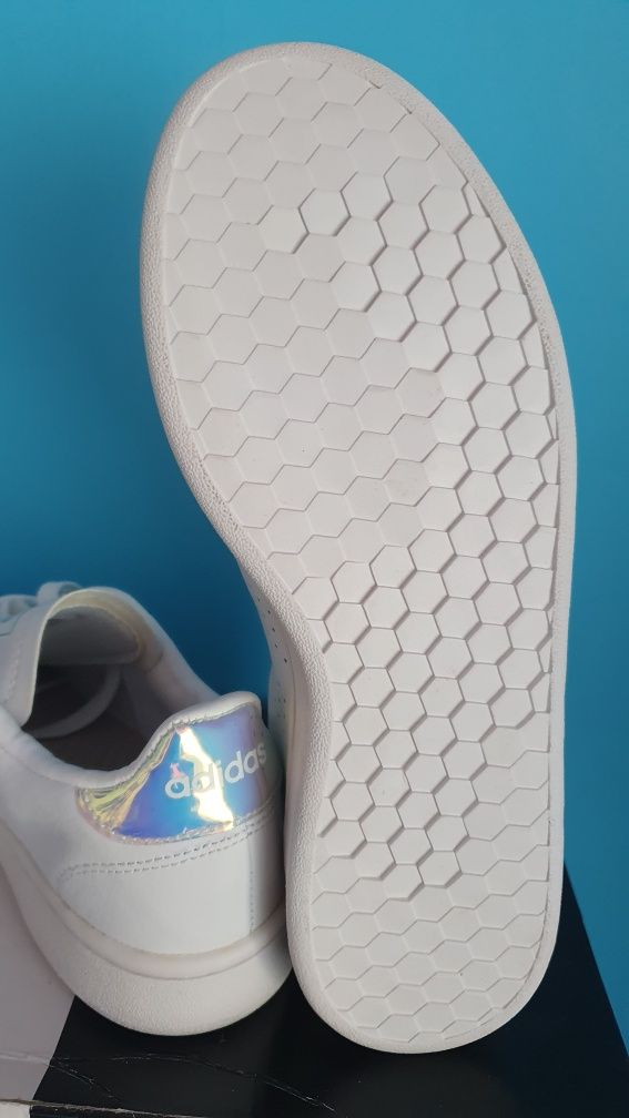 Buty damskie sportowe Adidas Advantage rozmiar 391/3