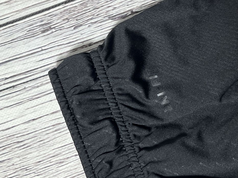 Nike Шорты оригинал чёрные L размер