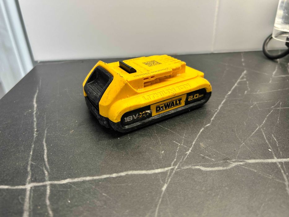 DeWalt 18V XR – akumulator 2.0Ah (2023) – uszkodzony