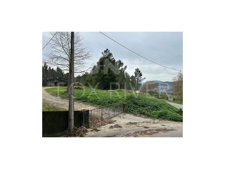 Armazém industrial para arrendamento em Sá, Monção