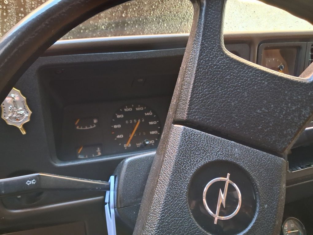 Opel Kadett 1.3 berlina