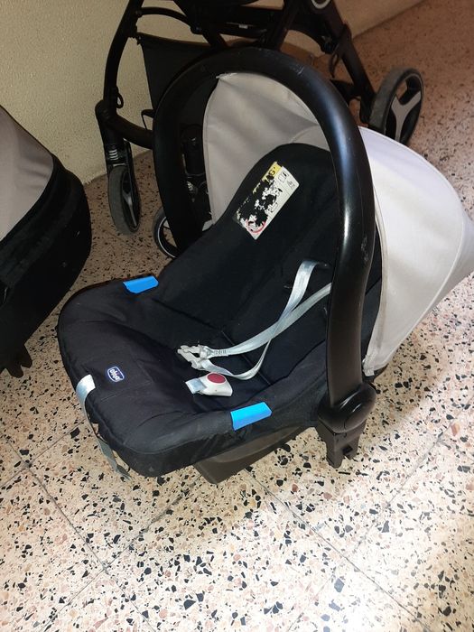 Vendo carrinho de bebe trio da chicco