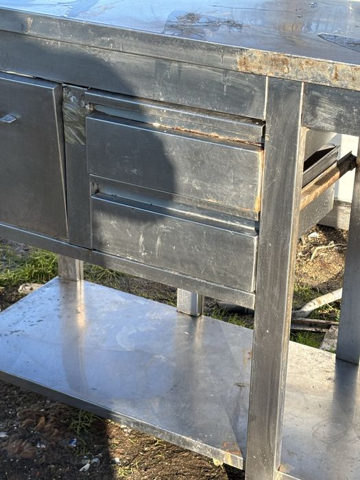 Bancada em inox com gavetas