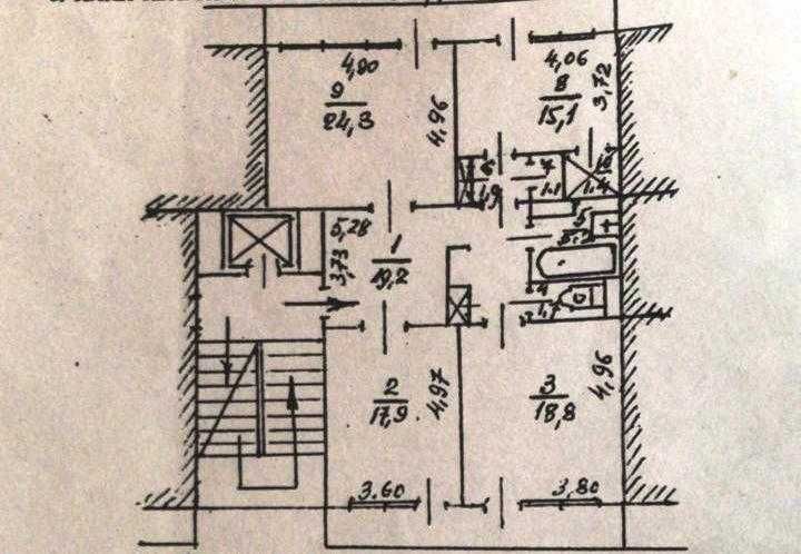 Липки. Виноградний провулок, 4 (кабмін). Біля Маріїнського парку.