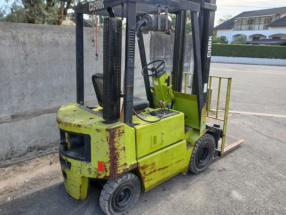 Empilhador Clark 1500 kgs gasoleo
