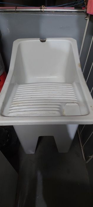 vendo tanquinho em fibra com boas medidas em altura e largura