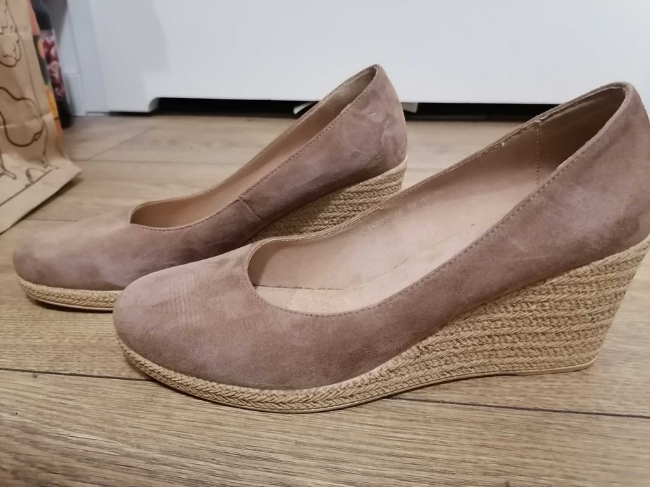 Nowe czółenka beżowe Wojas, z metka, 39 rozm. koturna 7cm-  na wiosnę.