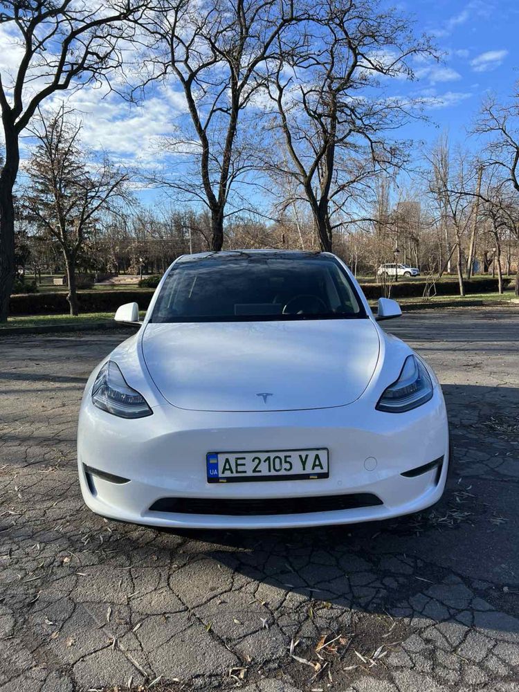 Tesla model y 2021