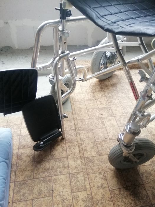 Інвалідне кресло, візок.