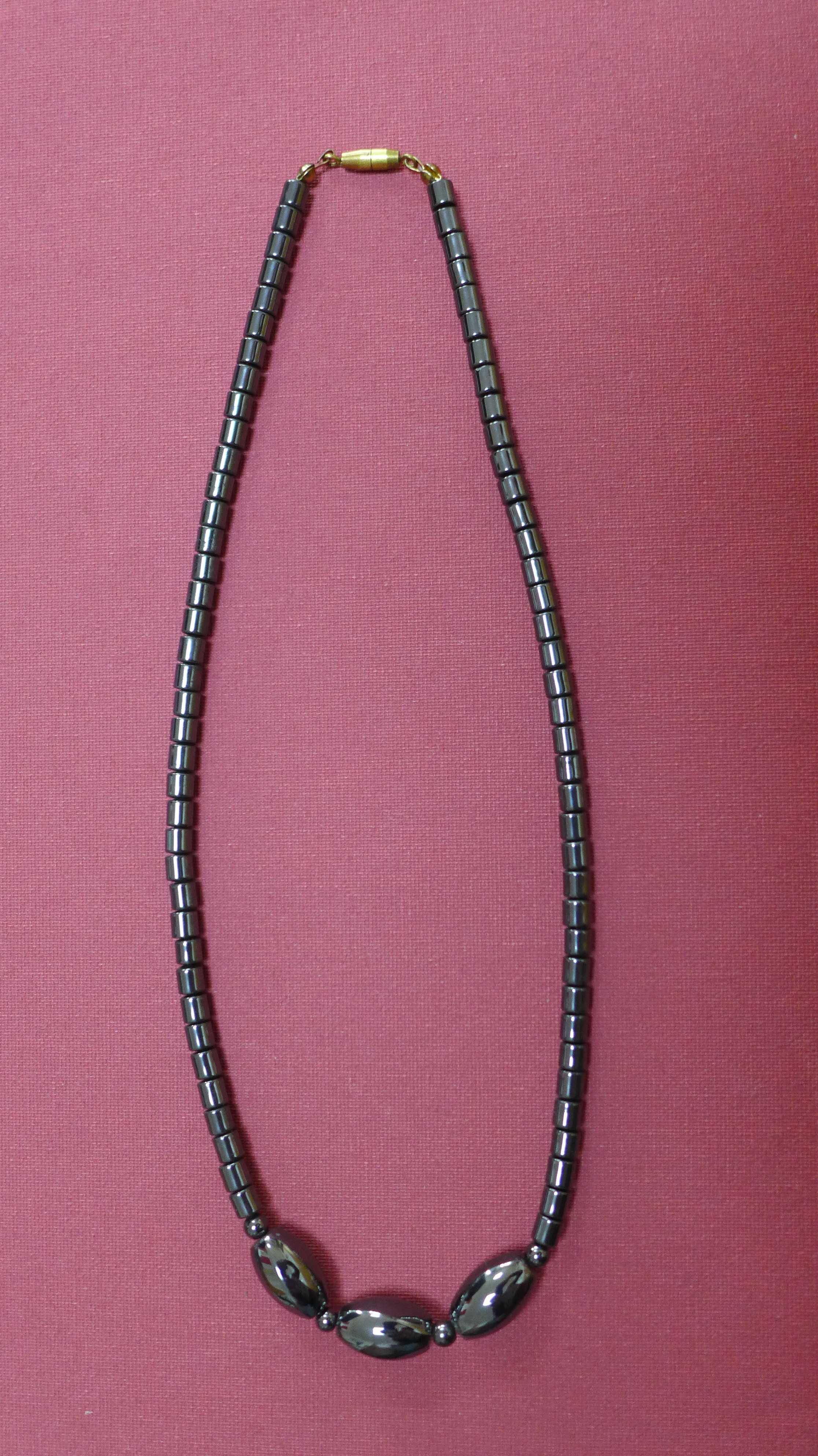 Украшение ожерелье на шею бусы из полированного гематита
