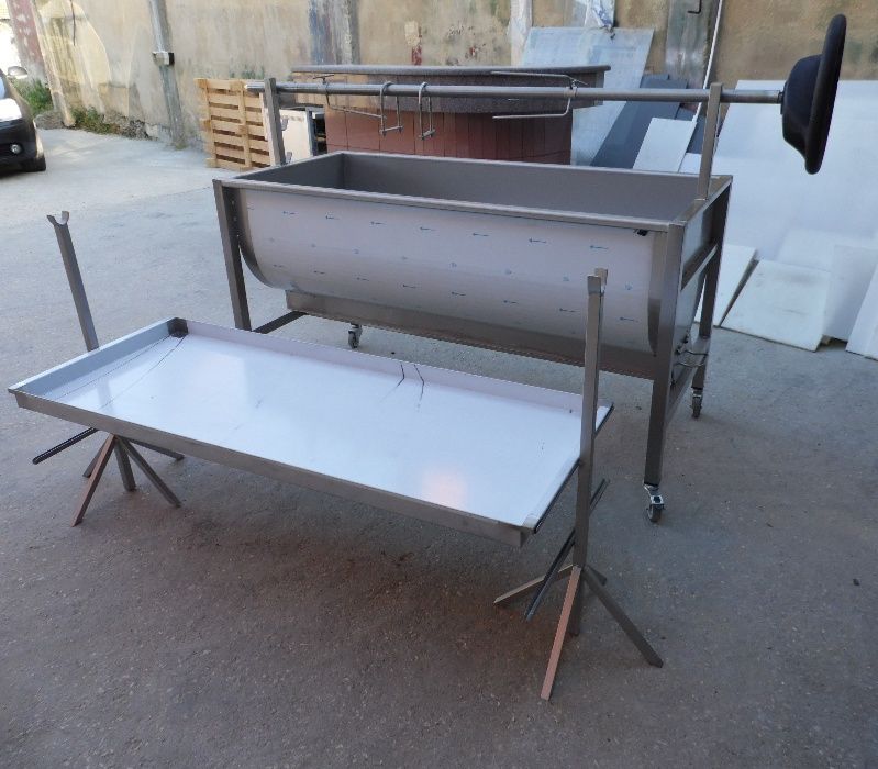 Assador Churrasqueira Inox para Porco no Espeto a carvão