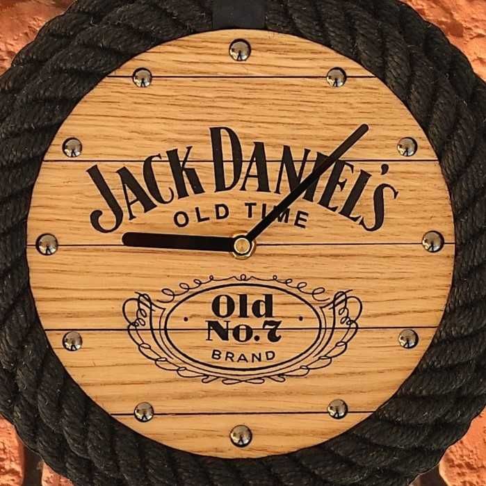 Elegancki Prezent dla mężczyzny. Zegar w stylu Jack Daniel's