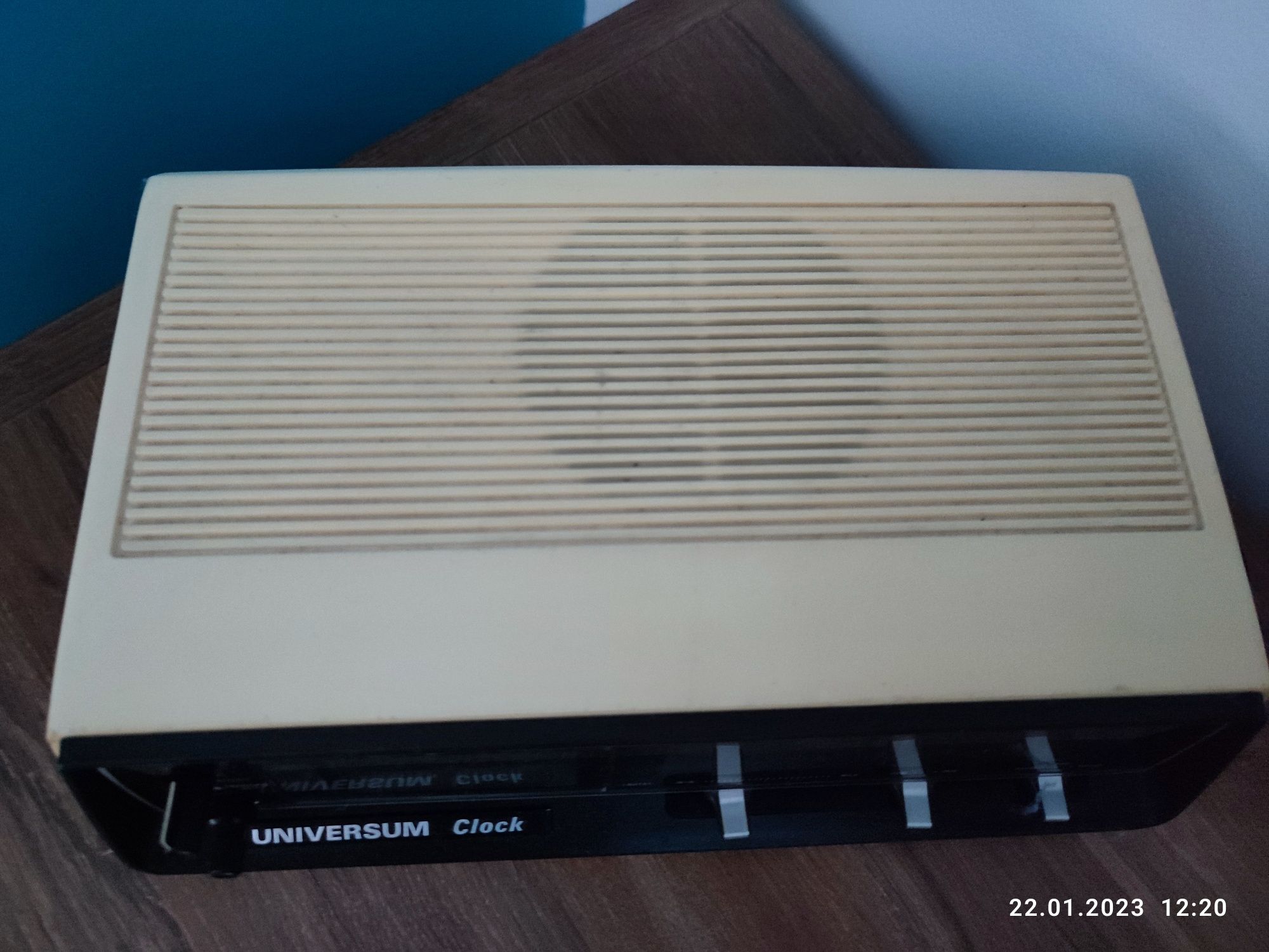 Zegar, radiobudzik klapkowy universum clock jak w grze the last of us