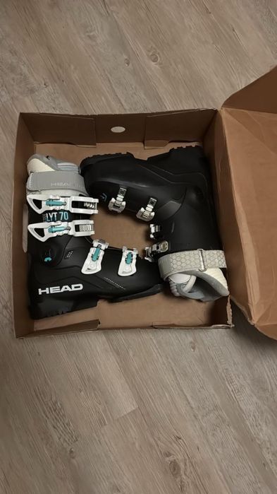 Горнолыжные ботинки женские р. 24-24,5