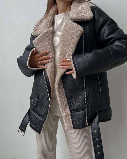Женская черная дубленка косуха авиатор с бежевым мехом