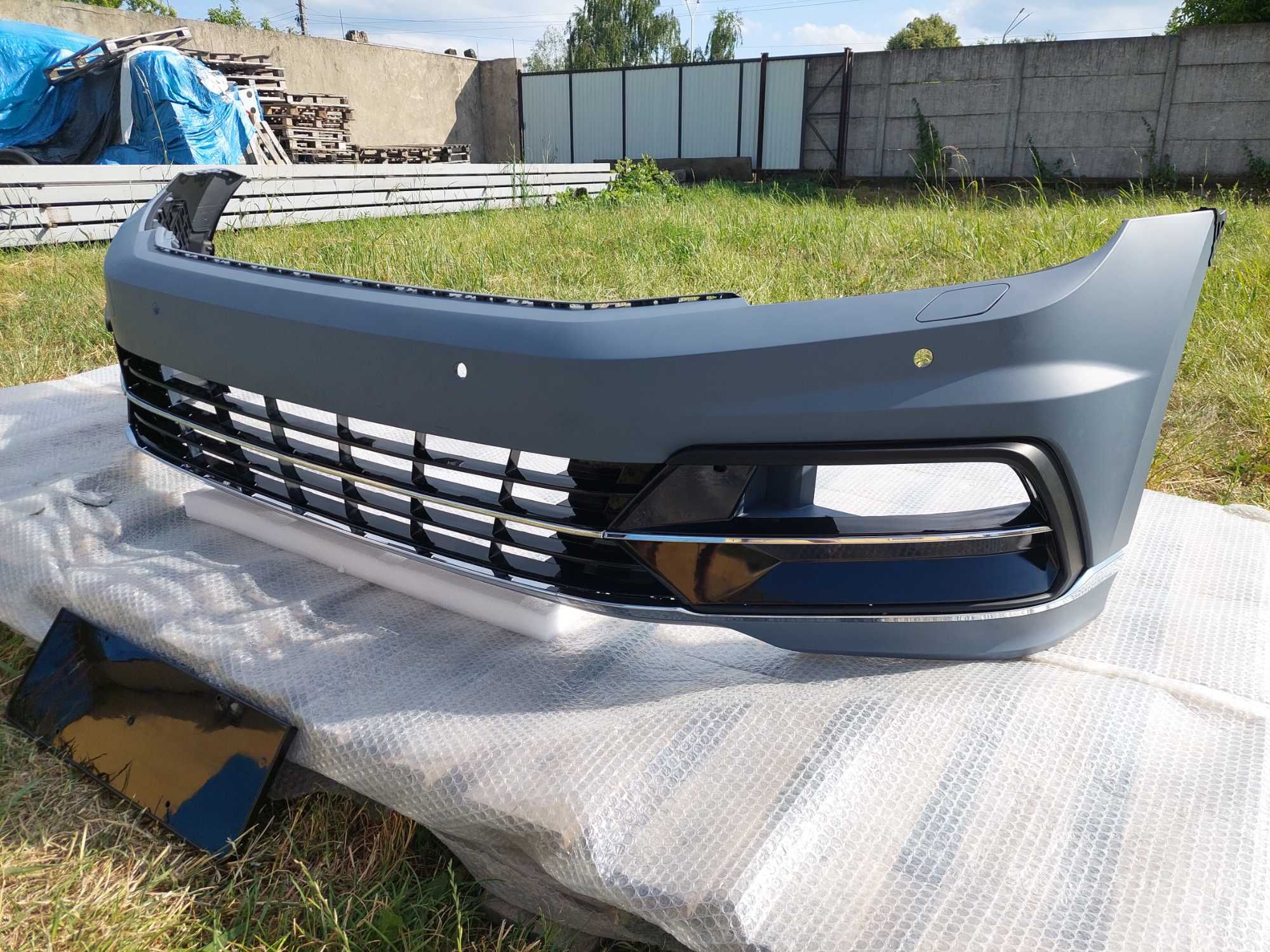 Передній бампер ( стиль R-Line ) на Volkswagen Passat B8 14-19 року