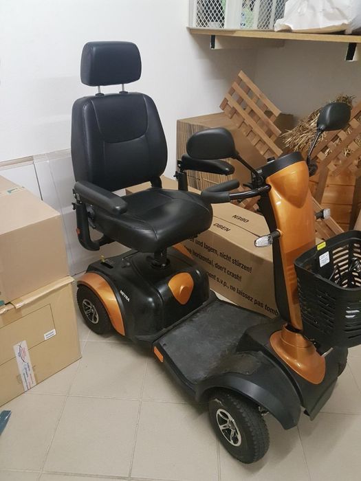 Електричний скутер для інвалідів