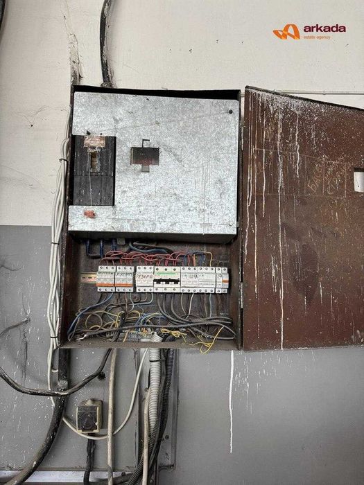 Пропонується до продажу виробничо - складський комплекс.